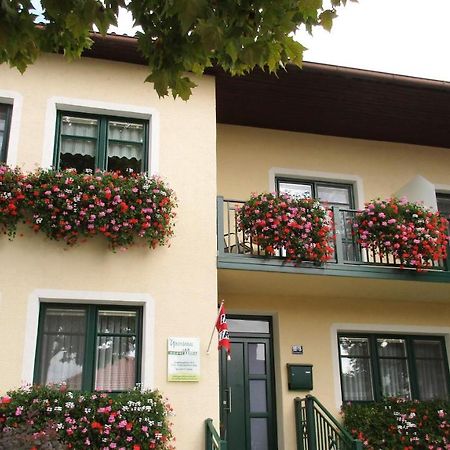 Bed and Breakfast Gastehaus Moser Подерсдорф-ам-Зе Екстер'єр фото
