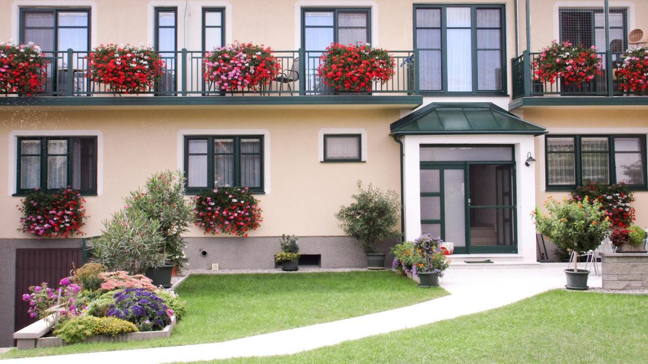 Bed and Breakfast Gastehaus Moser Подерсдорф-ам-Зе Екстер'єр фото